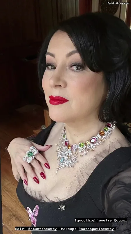 Jennifer Tilly photo 19 of 149
