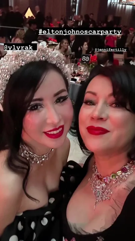 Jennifer Tilly photo 22 of 149