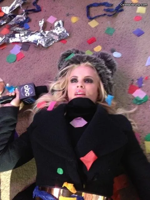 Jenny Mccarthy photo 5 of 107