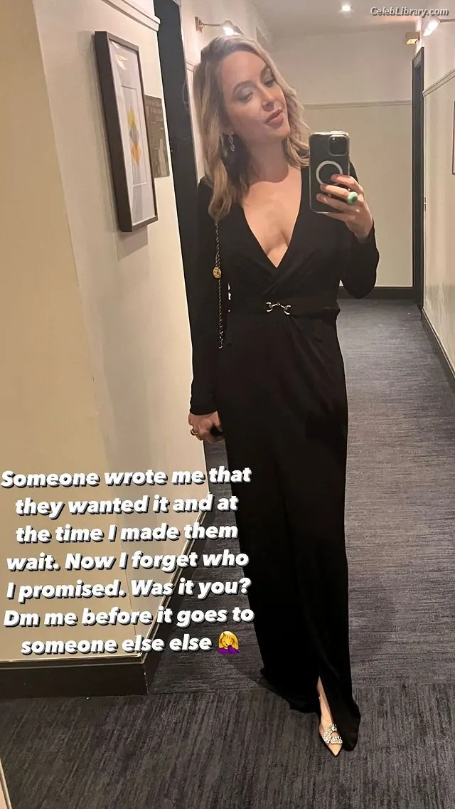 Jenny Mollen photo 21 of 183