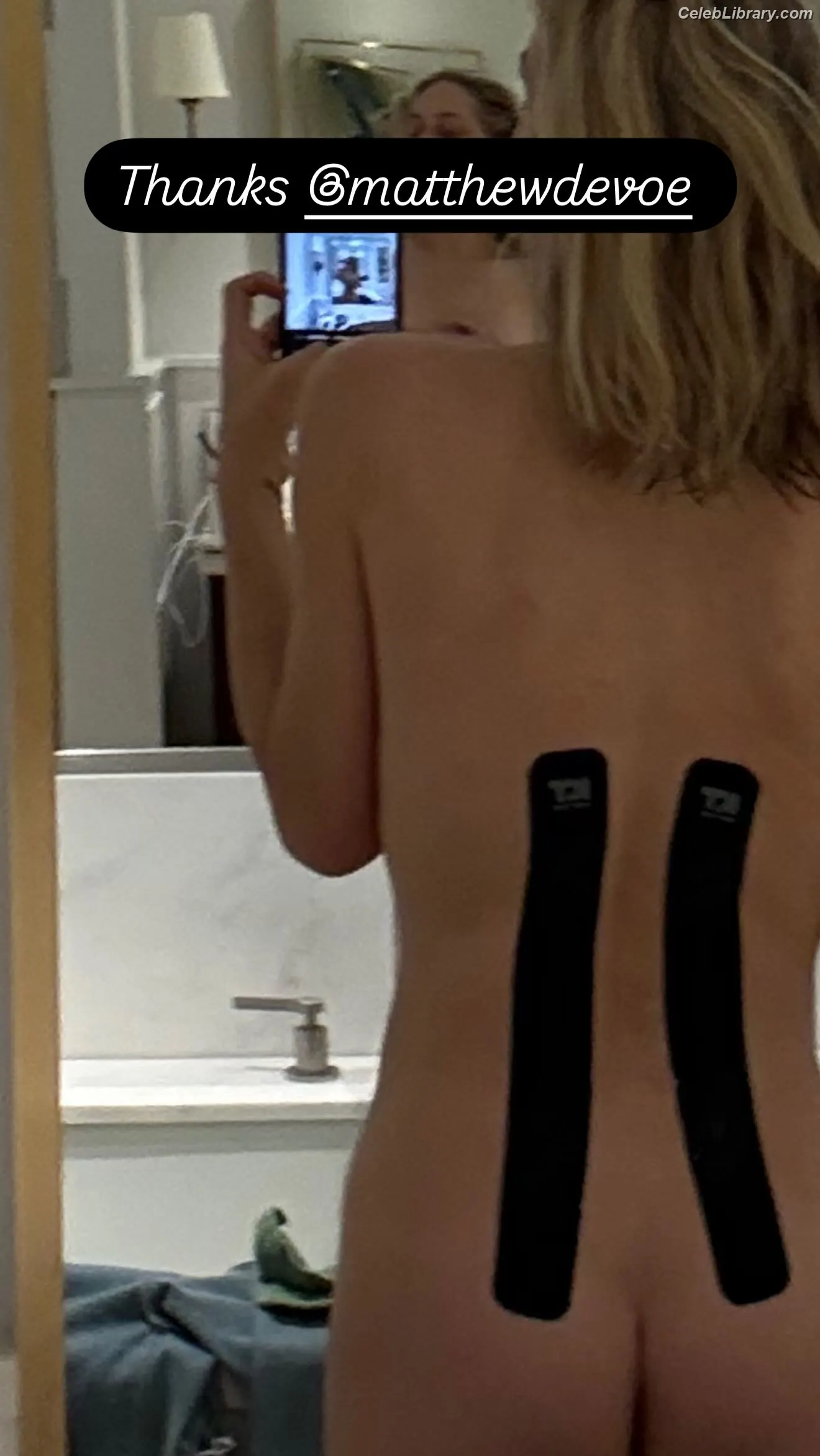 Jenny Mollen photo 23 of 183