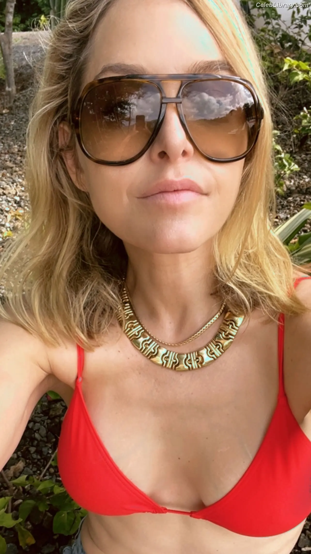 Jenny Mollen photo 16 of 183