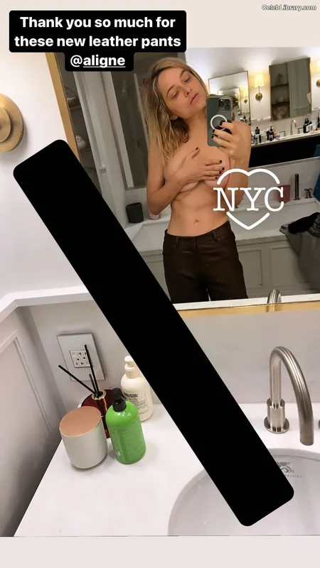 Jenny Mollen photo 5 of 184