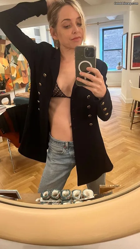 Jenny Mollen photo 13 of 184
