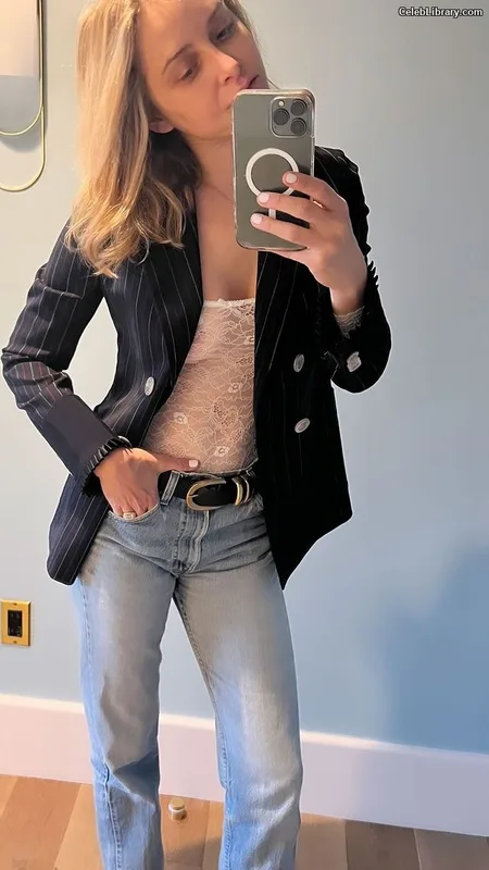 Jenny Mollen photo 17 of 184