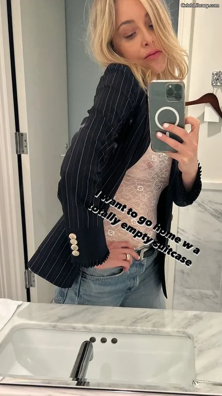 Jenny Mollen photo 21 of 184