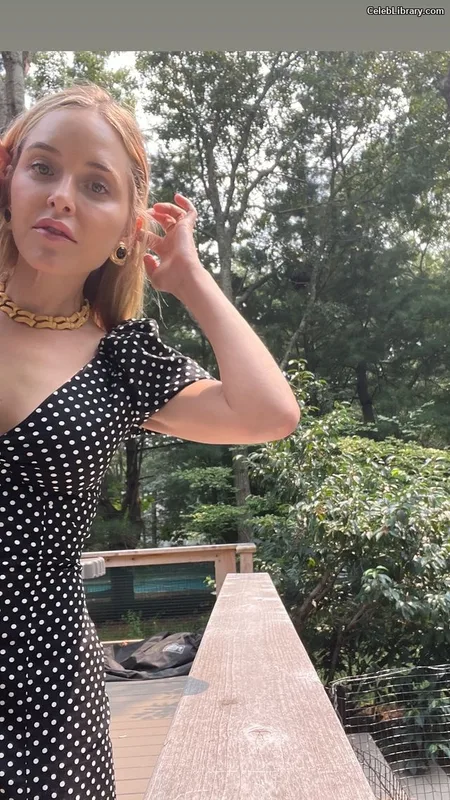 Jenny Mollen photo 7 of 184