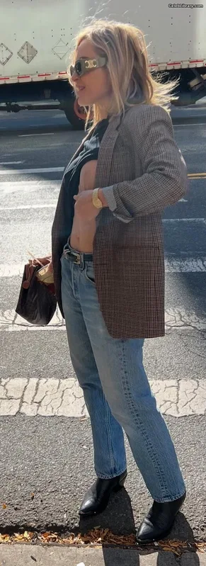 Jenny Mollen photo 18 of 184