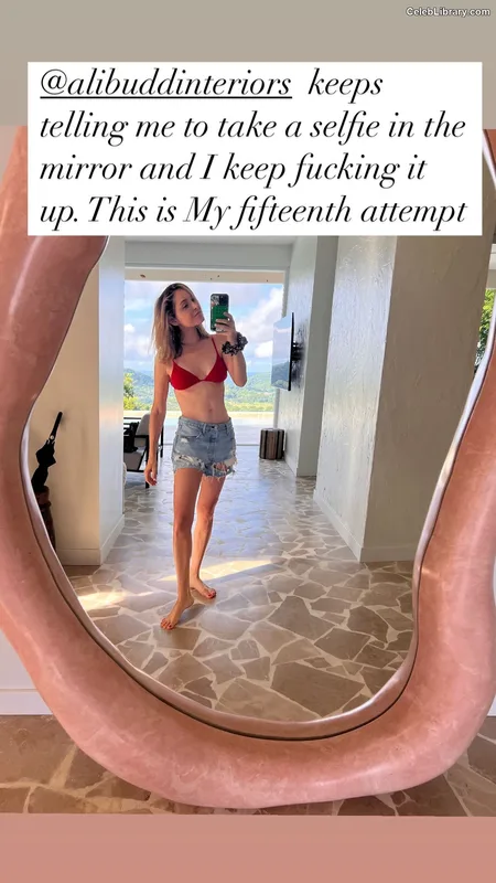 Jenny Mollen photo 11 of 184