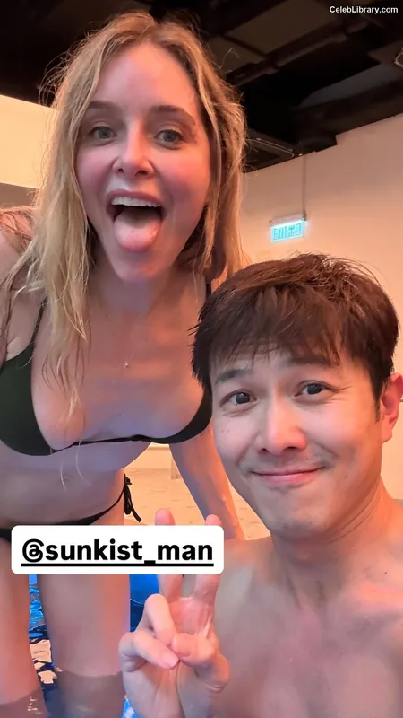 Jenny Mollen photo 18 of 184