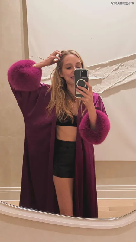 Jenny Mollen photo 22 of 184
