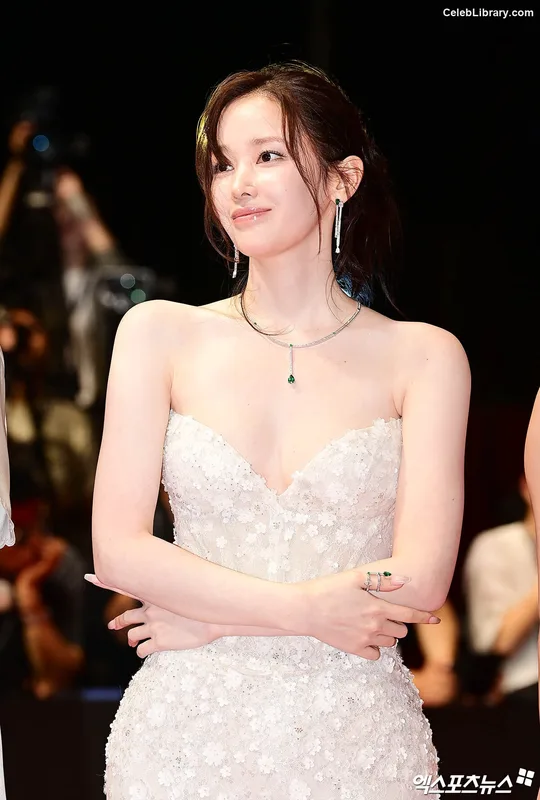 Jeon Jong-seo photo 2 of 182