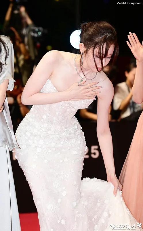 Jeon Jong-seo photo 4 of 182