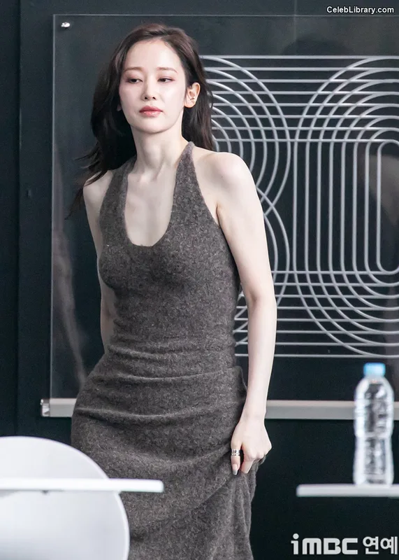 Jeon Jong-seo photo 21 of 182