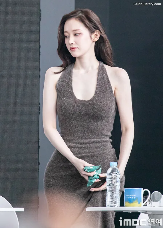 Jeon Jong-seo photo 22 of 182