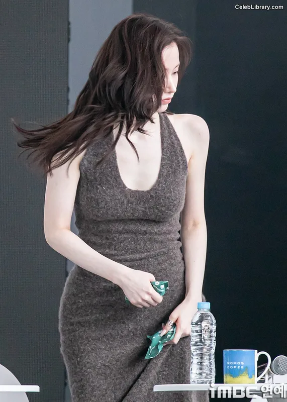 Jeon Jong-seo photo 15 of 182
