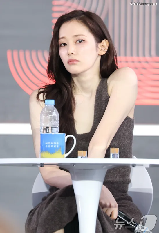 Jeon Jong-seo photo 2 of 182