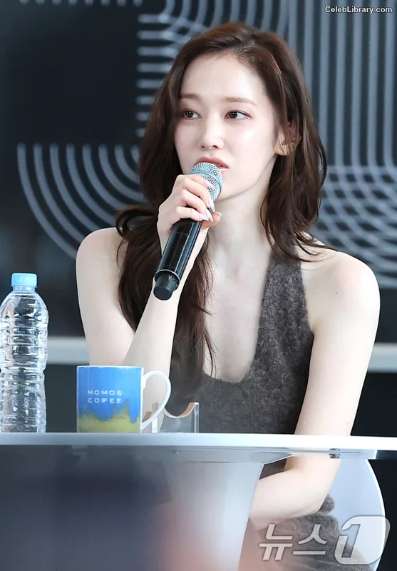 Jeon Jong-seo photo 3 of 182