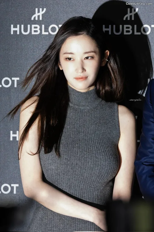 Jeon Jong-seo photo 13 of 182
