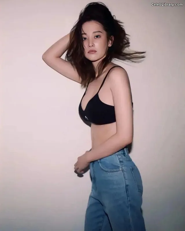 Jeon Jong-seo photo 16 of 182