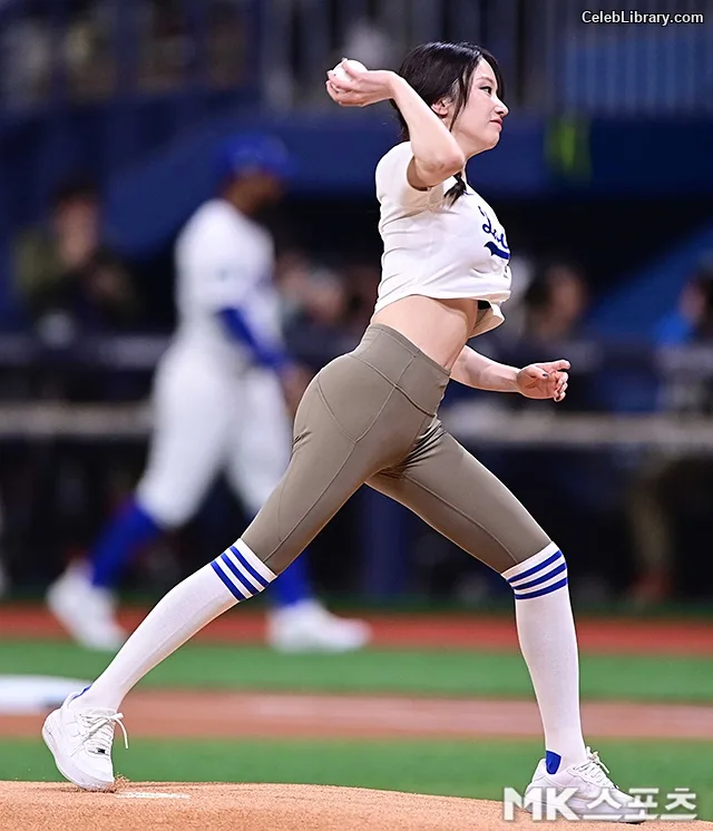 Jeon Jong-seo photo 4 of 182