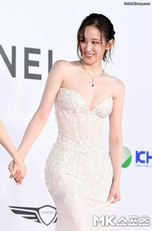 Jeon Jong-seo photo 7 of 182