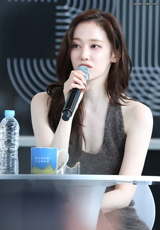 Jeon Jong-seo photo 17 of 182
