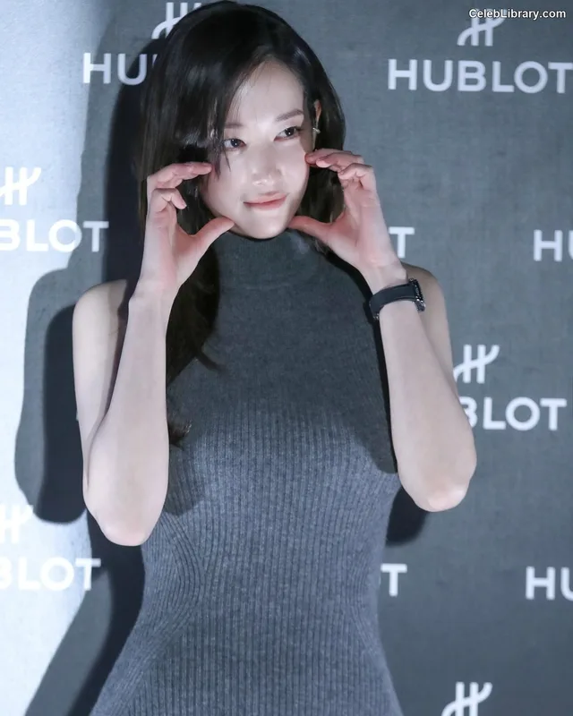 Jeon Jong-seo photo 2 of 182
