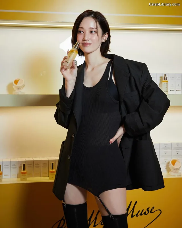 Jeon Jong-seo photo 22 of 182