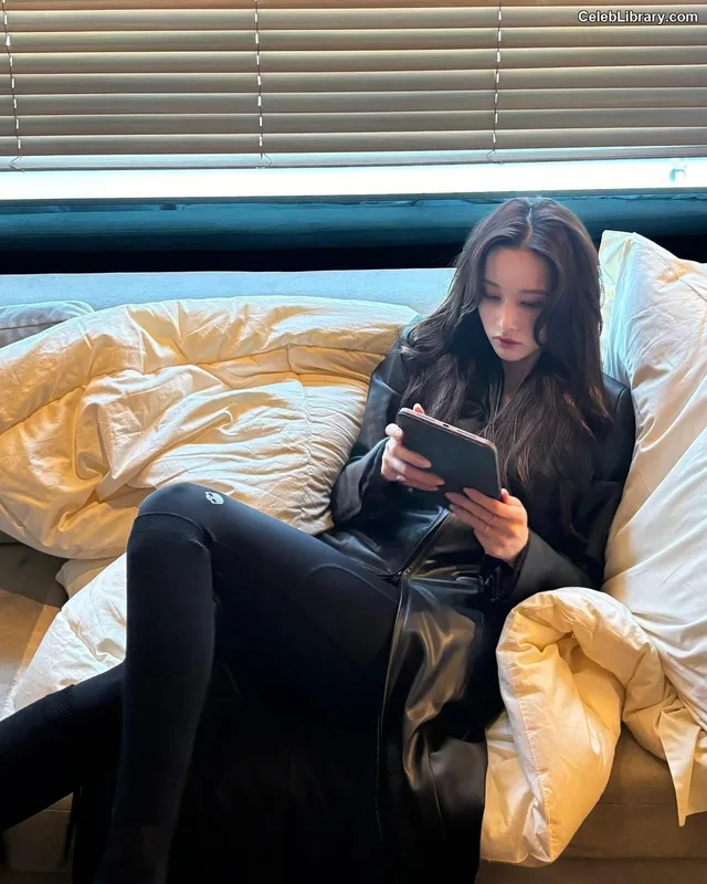 Jeon Jong-seo photo 10 of 182
