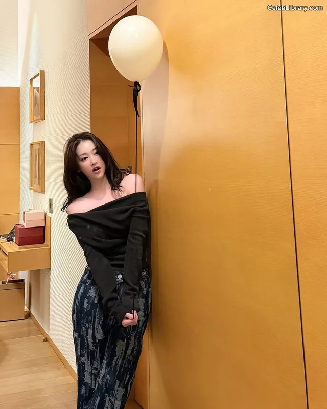 Jeon Jong-seo photo 21 of 182
