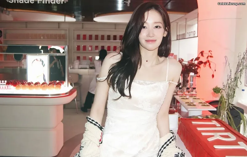 Jeon Jong-seo photo 5 of 182