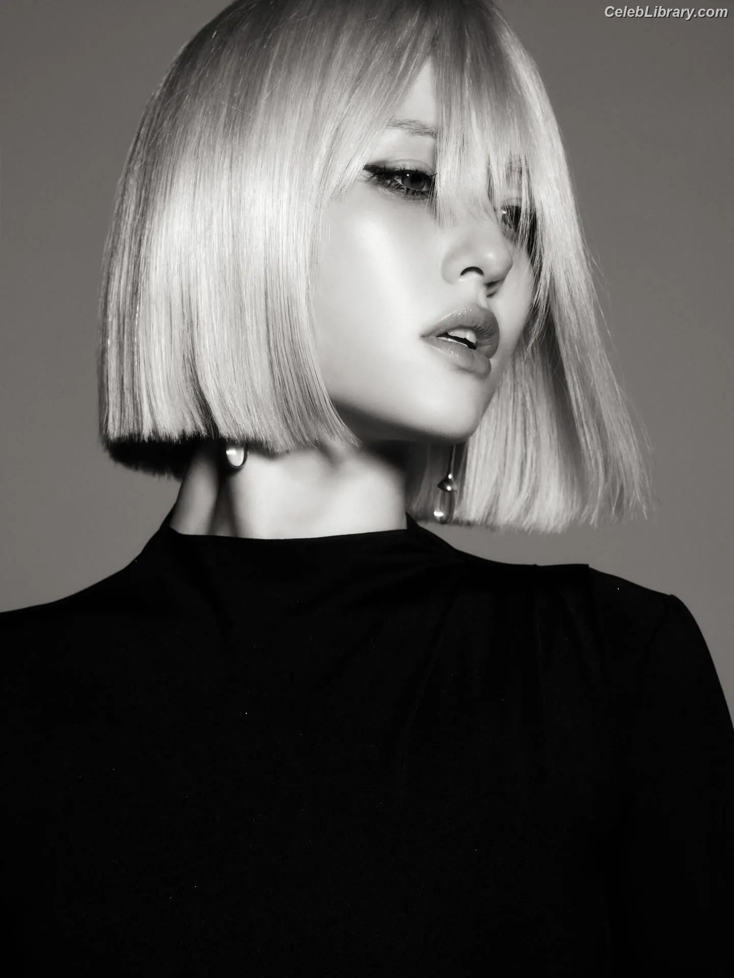 Jeon SomiENNIK SOMI photo 23 of 1234