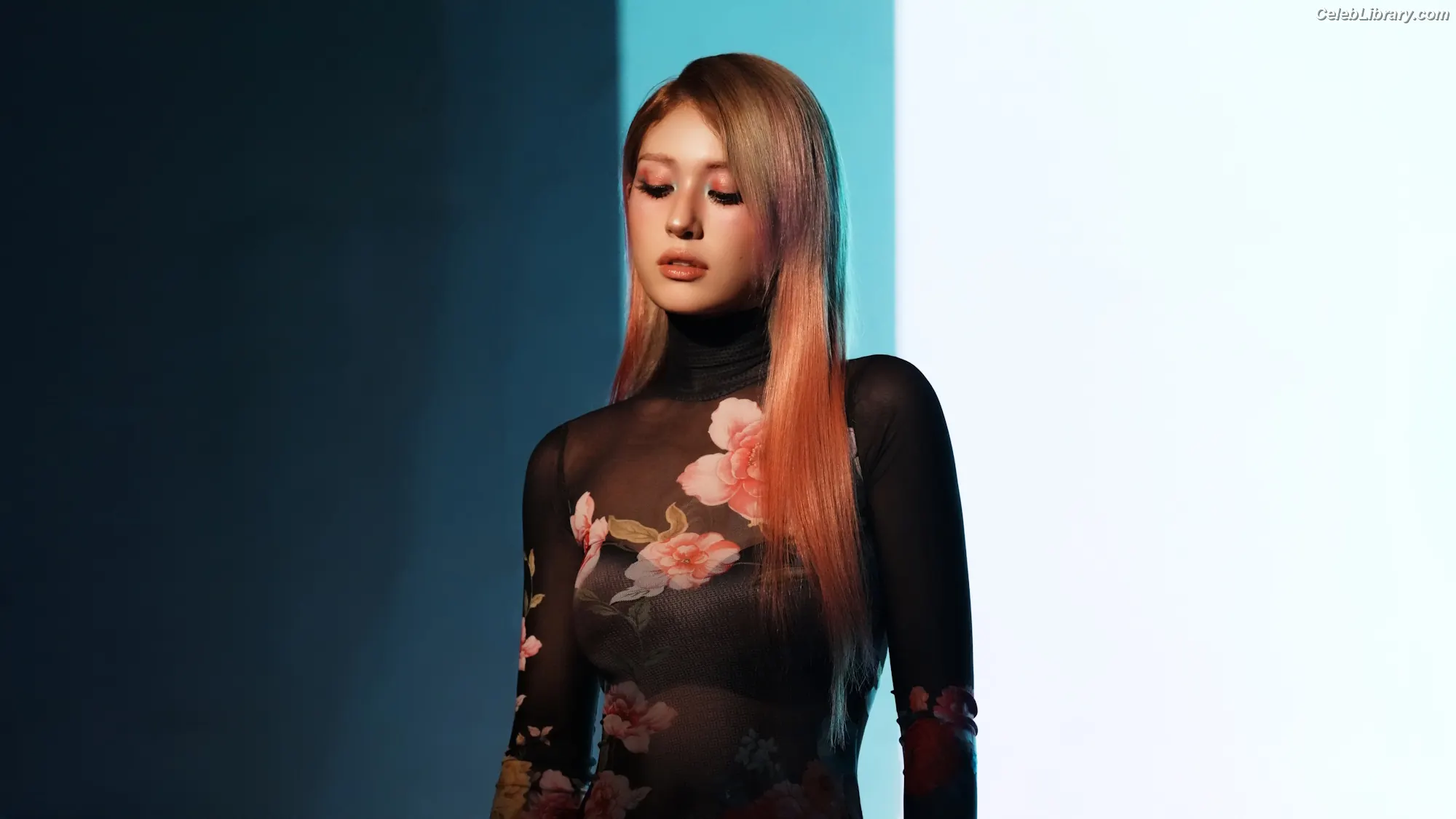 Jeon SomiENNIK SOMI photo 11 of 1234