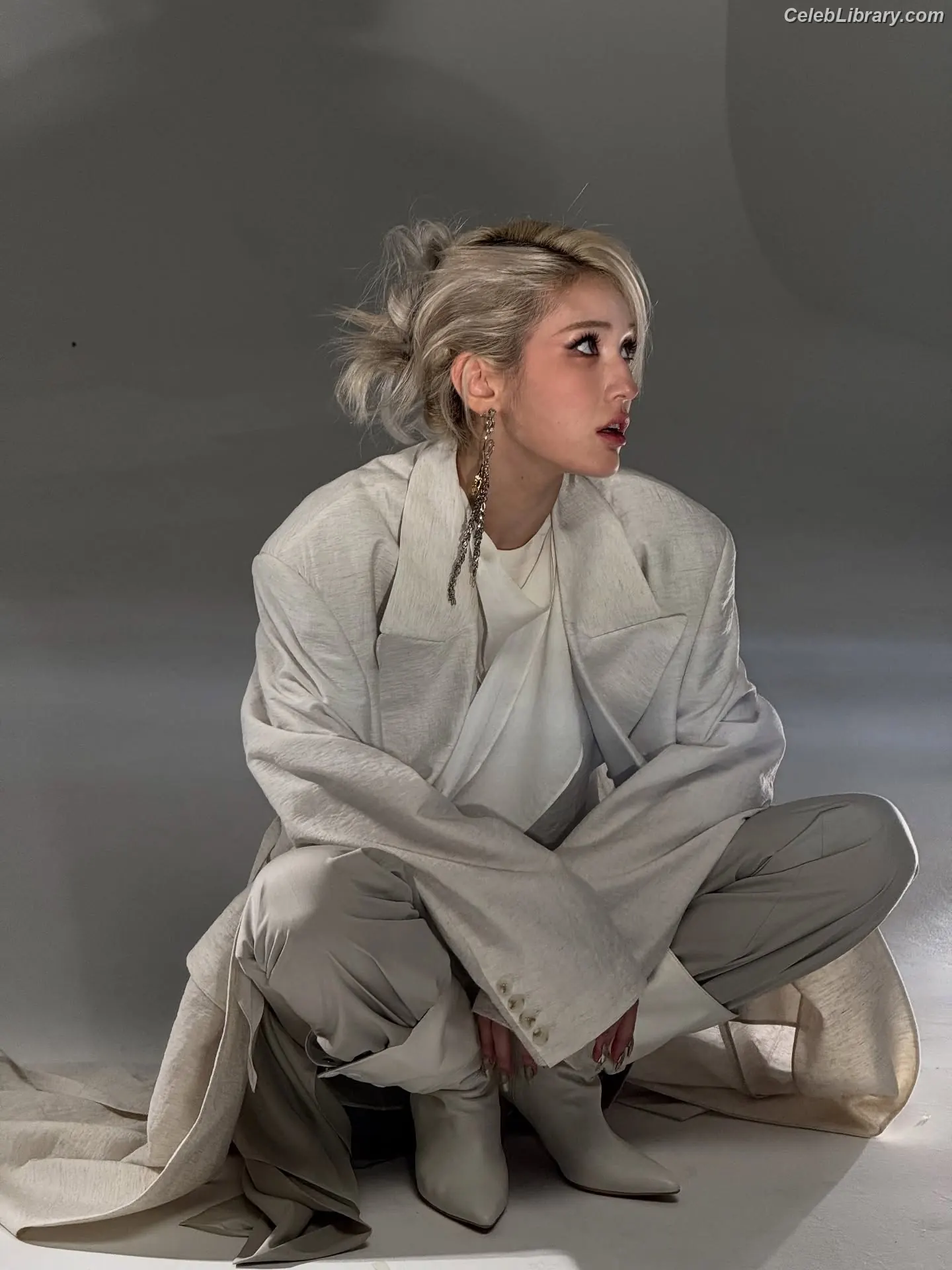 Jeon SomiENNIK SOMI photo 1 of 1234