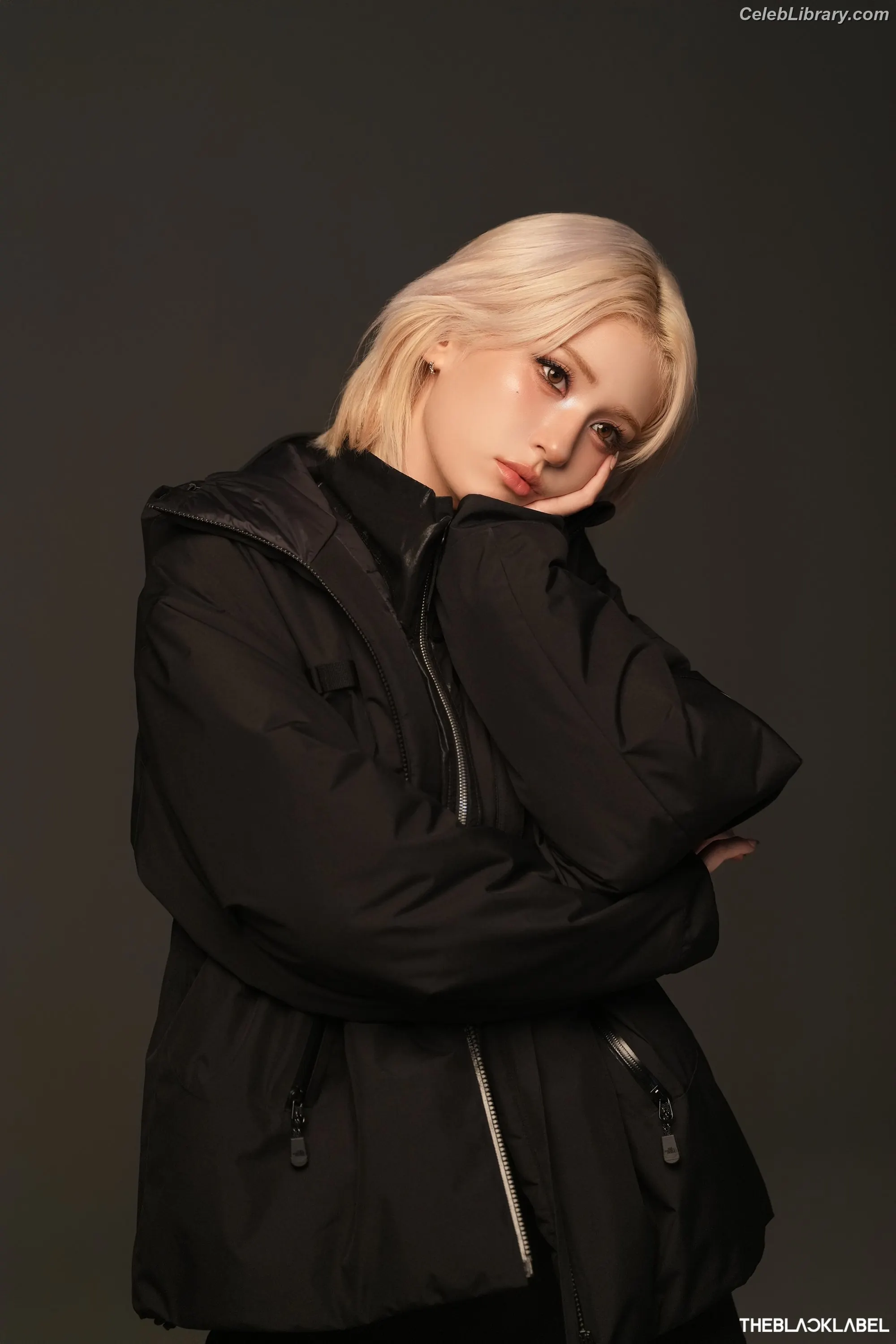 Jeon SomiENNIK SOMI photo 14 of 1234