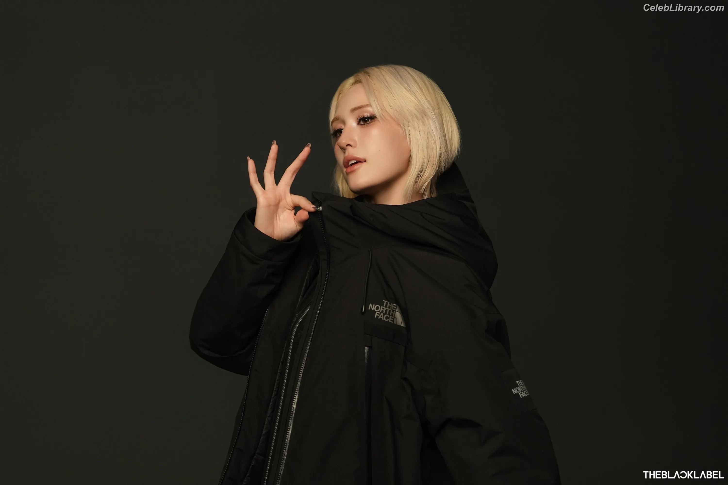 Jeon SomiENNIK SOMI photo 15 of 1234
