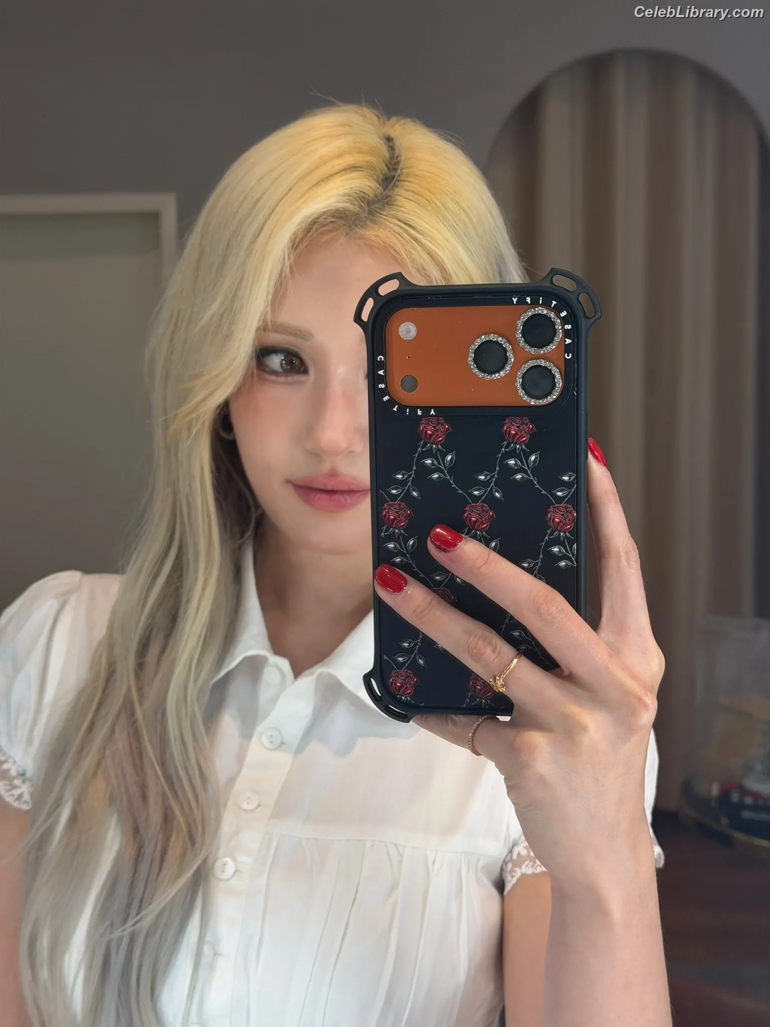 Jeon SomiENNIK SOMI photo 2 of 1234