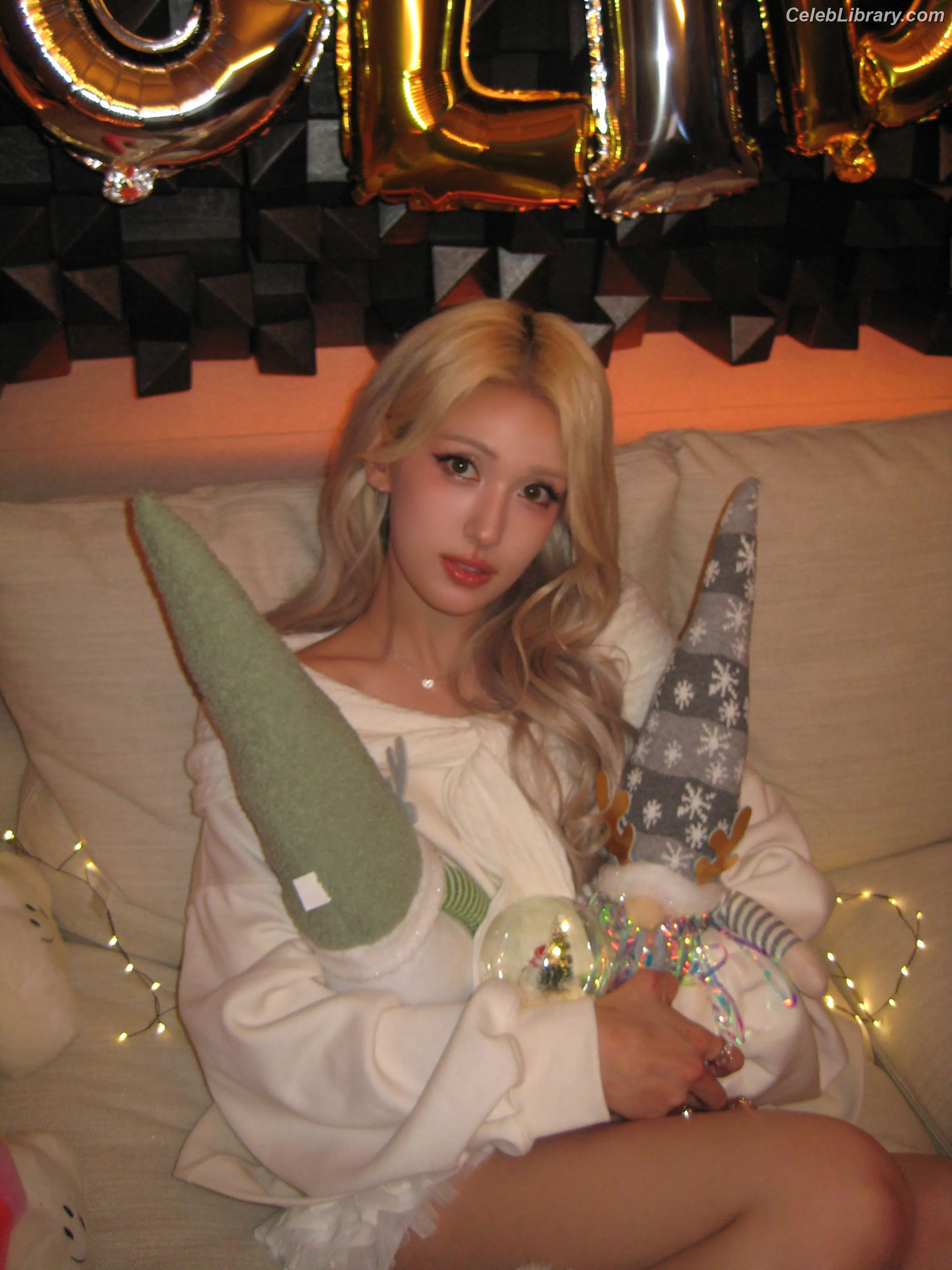 Jeon SomiENNIK SOMI photo 6 of 1234