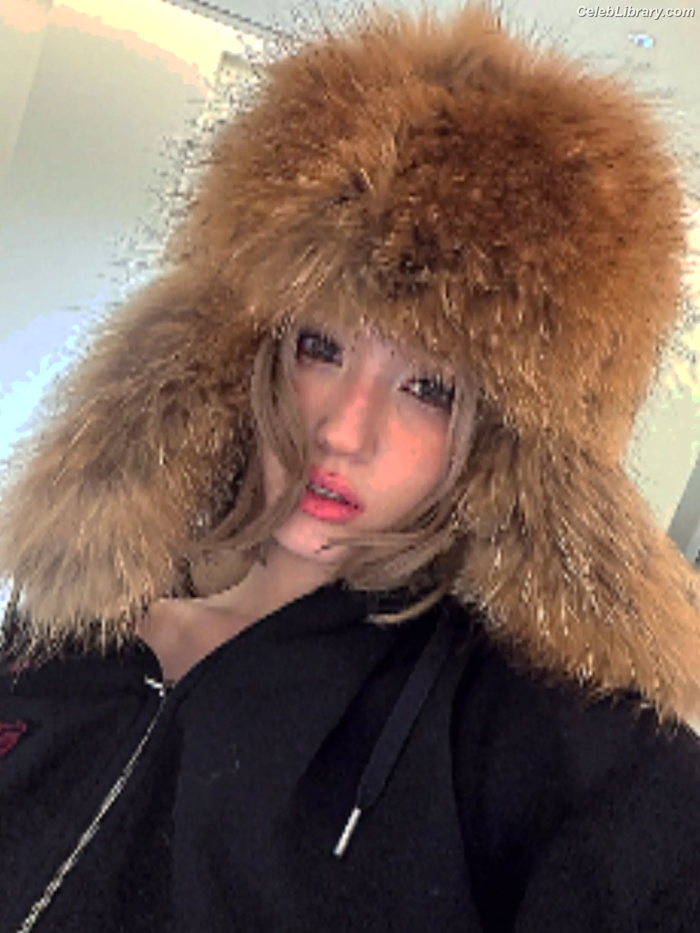 Jeon SomiENNIK SOMI photo 3 of 1234