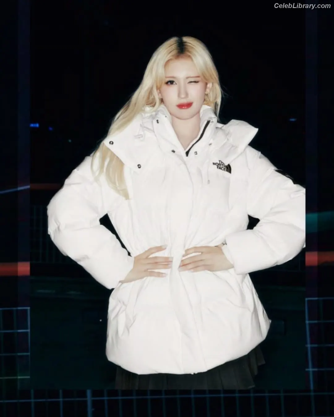 Jeon SomiENNIK SOMI photo 8 of 1234