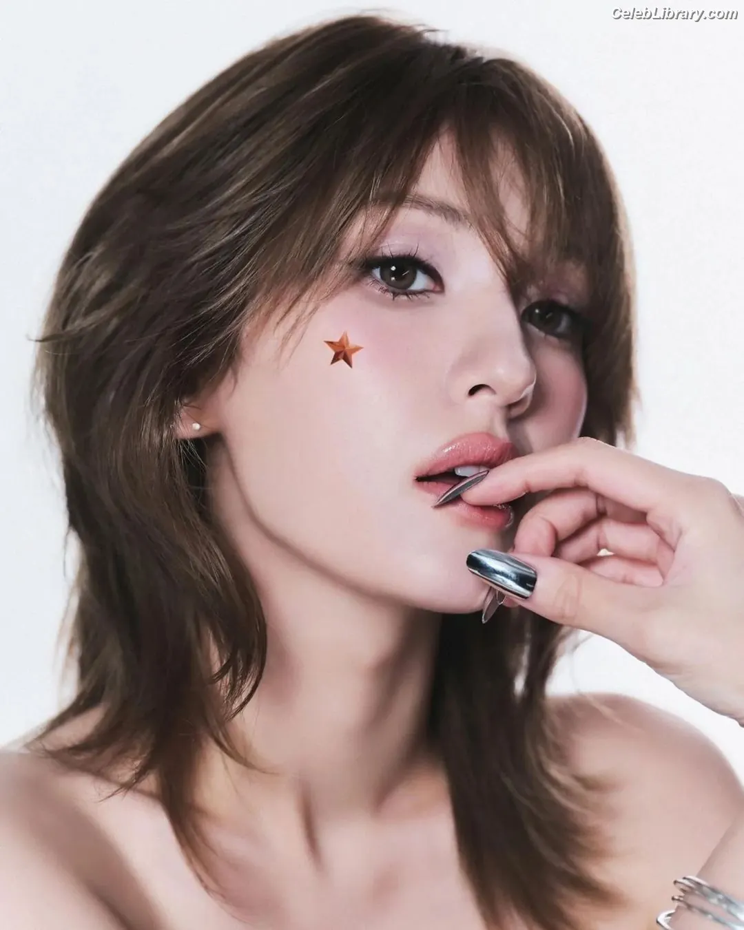Jeon SomiENNIK SOMI photo 10 of 1234