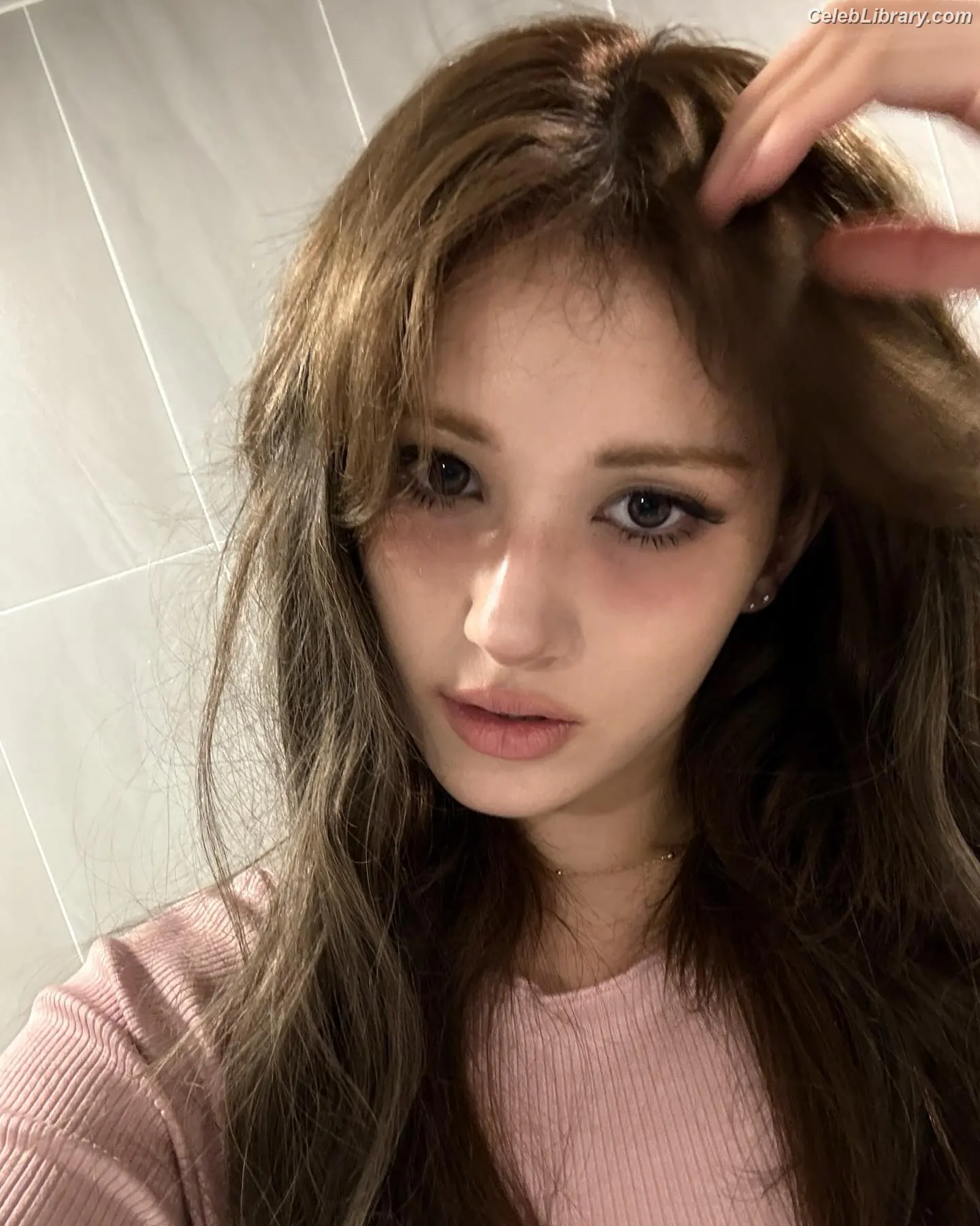 Jeon SomiENNIK SOMI photo 2 of 1234