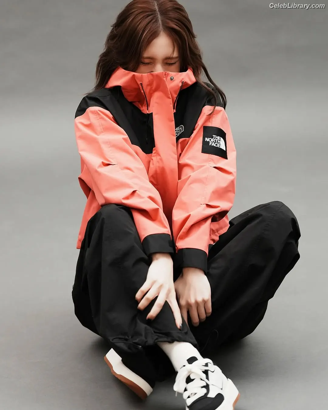 Jeon SomiENNIK SOMI photo 13 of 1234