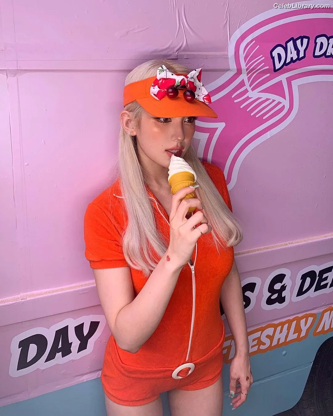Jeon SomiENNIK SOMI photo 5 of 1234