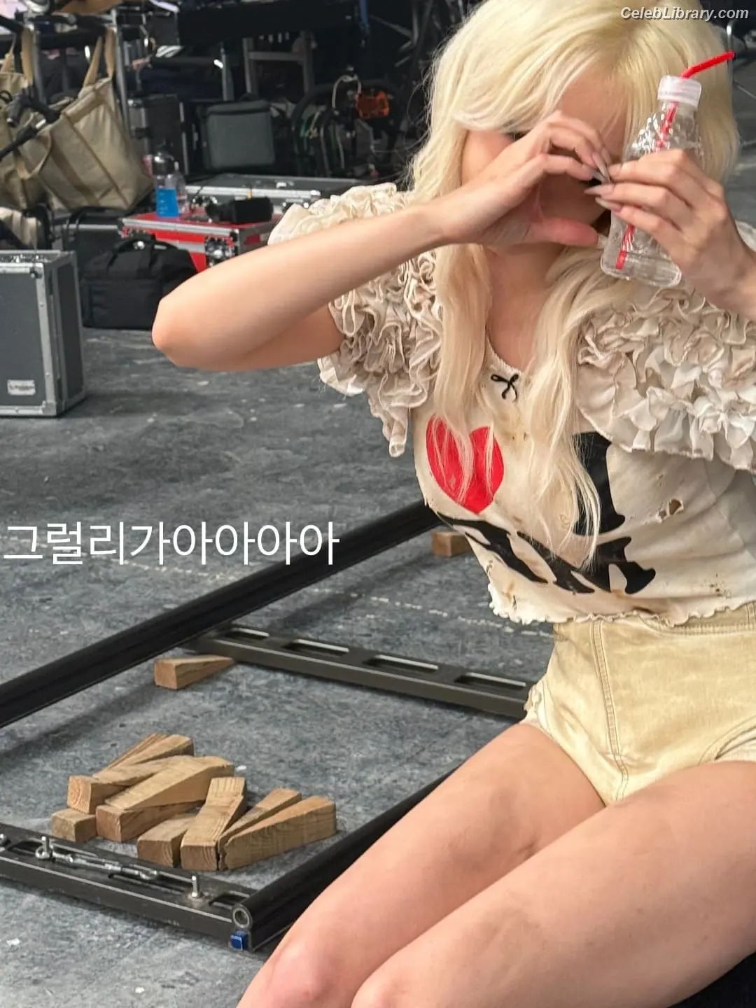 Jeon SomiENNIK SOMI photo 4 of 1234