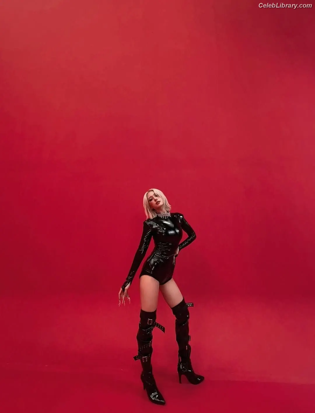 Jeon SomiENNIK SOMI photo 2 of 1234