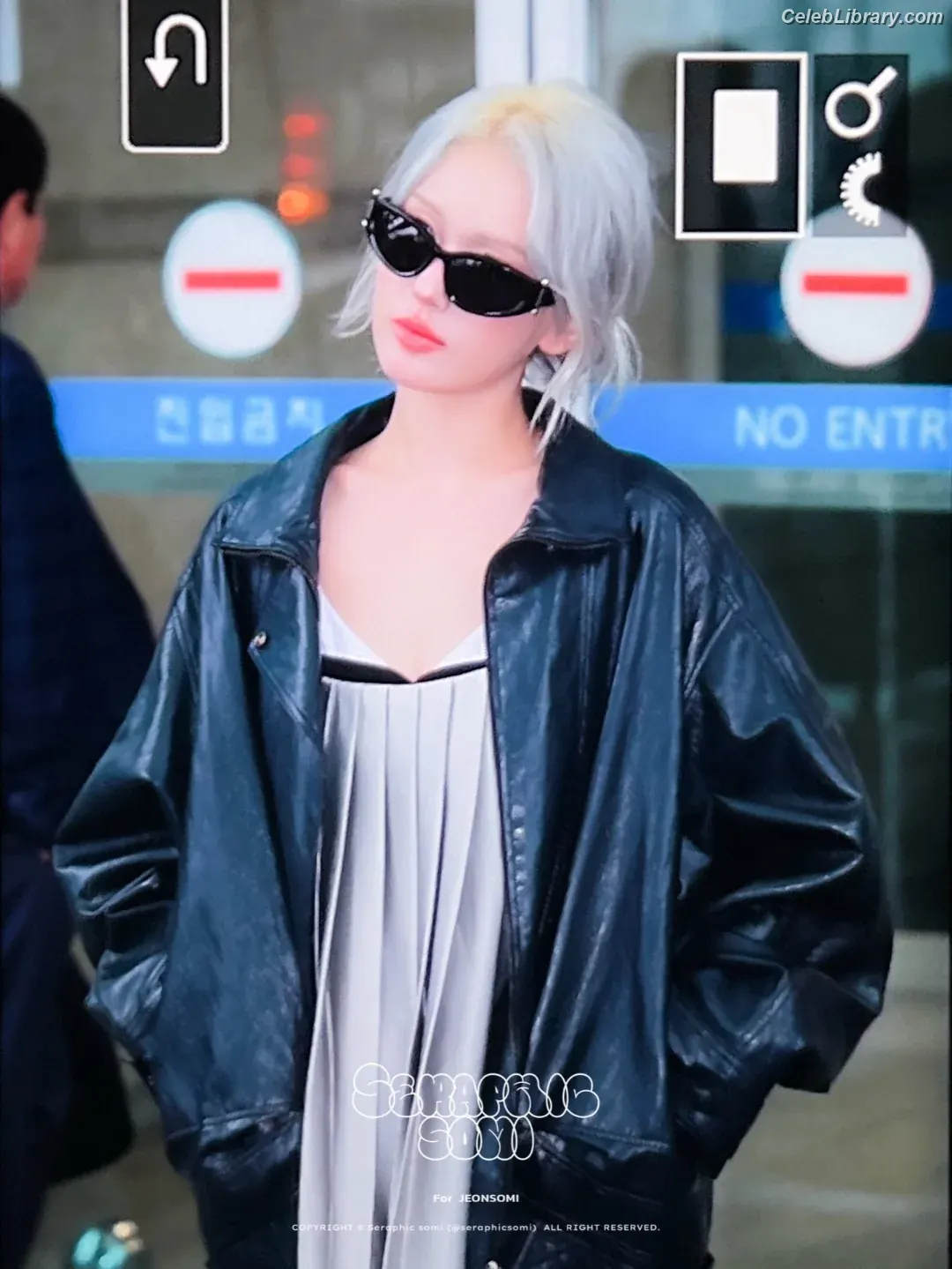 Jeon SomiENNIK SOMI photo 23 of 1234