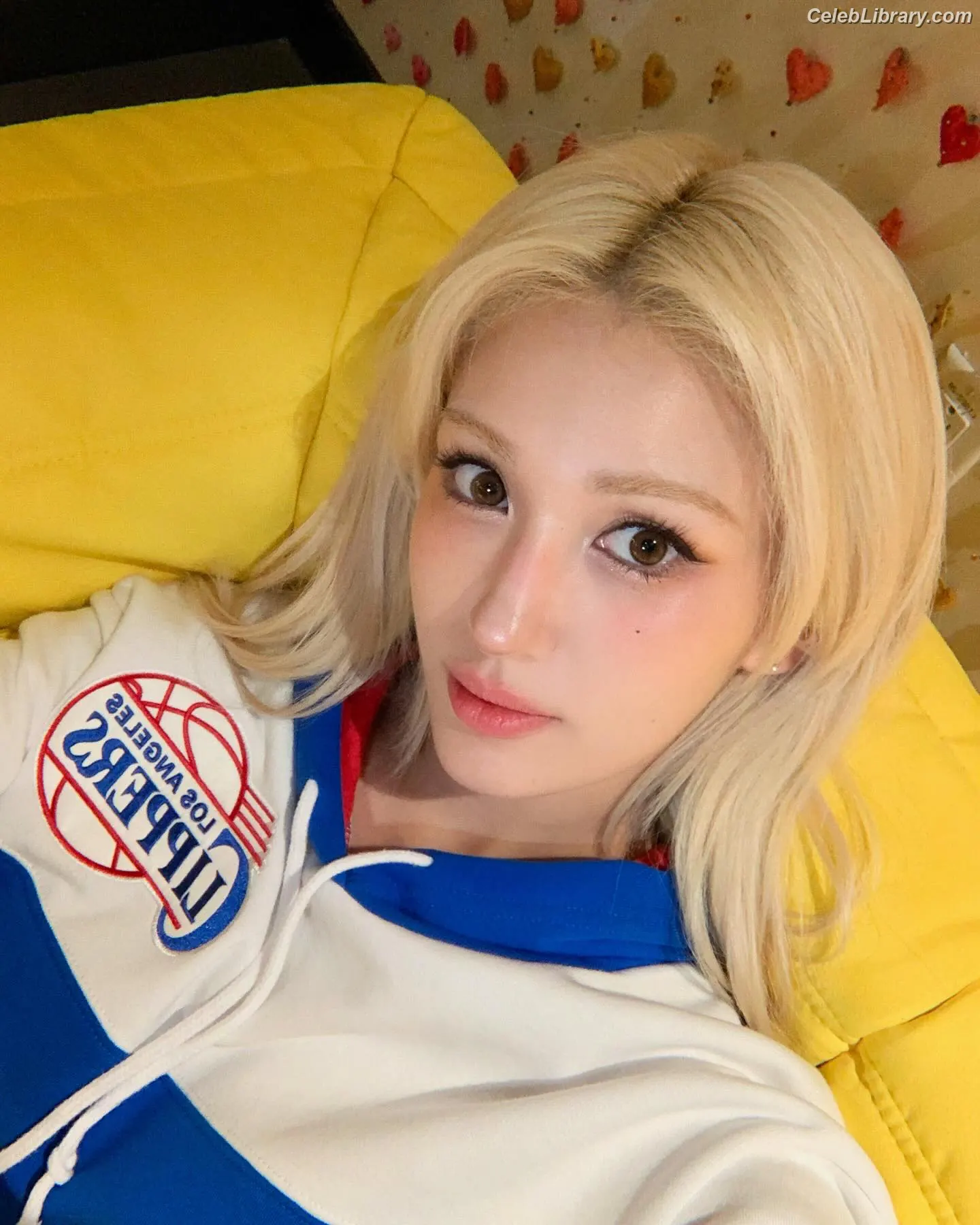 Jeon SomiENNIK SOMI photo 3 of 1234