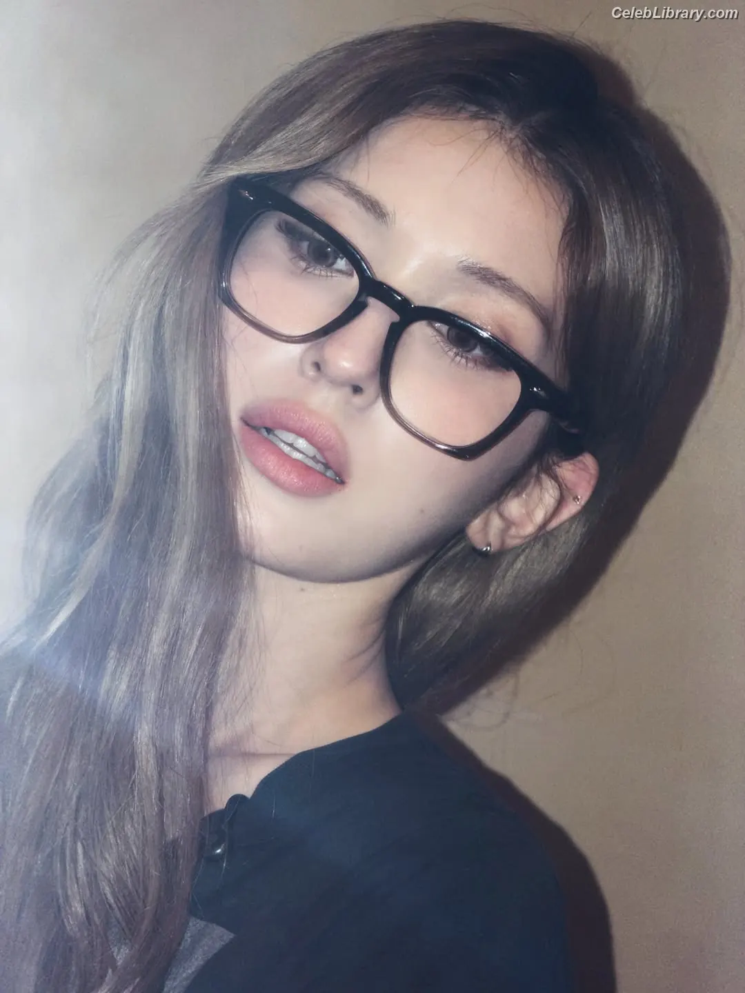 Jeon SomiENNIK SOMI photo 9 of 1234
